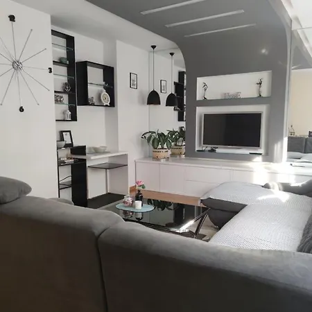 Daire Apartman Nika *